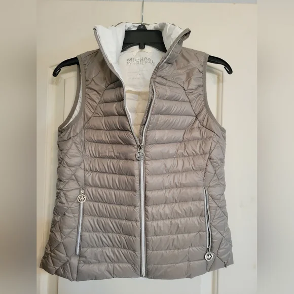 Michael Kors Ultra Leightweight Down Puffer Vest - Picture 1 of 2